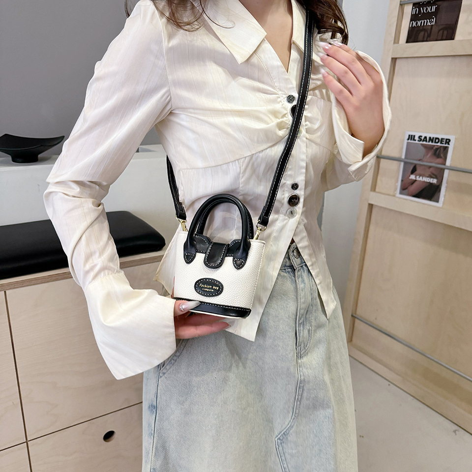 A new cute trend and exquisite soft trend designer PU handbag suitable for daily necessities such as lipstick phone buttons etc