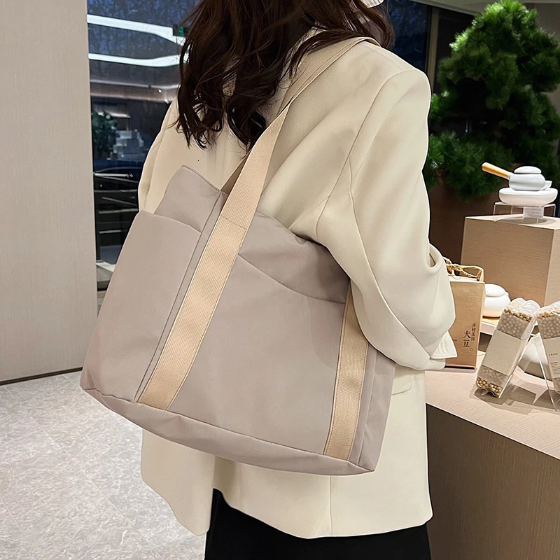 Large Capacity Shoulder Bag For Women Durable Nylon Casual With Multiple Pockets Lightweight Travel Tote 241203