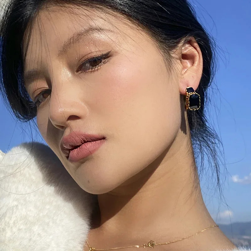 European and American Retro Earrings for Women Light Premium Personalized Old Skull Earrings 241209