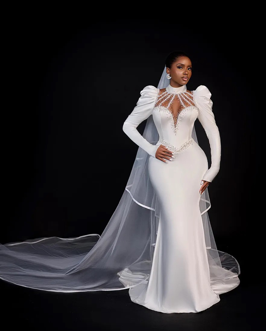 2024 Mermaid Wedding Dress for Bride Plus Size Illusion Long Sleeves Bridal Gowns High Neck Halter Rhinestones Beaded Wedding Gowns for African Black 