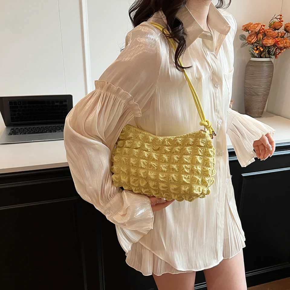 Fashionable retro plain weave womens underwear bag textured shoulder cross body bag retro womens shopping handbag Z241210