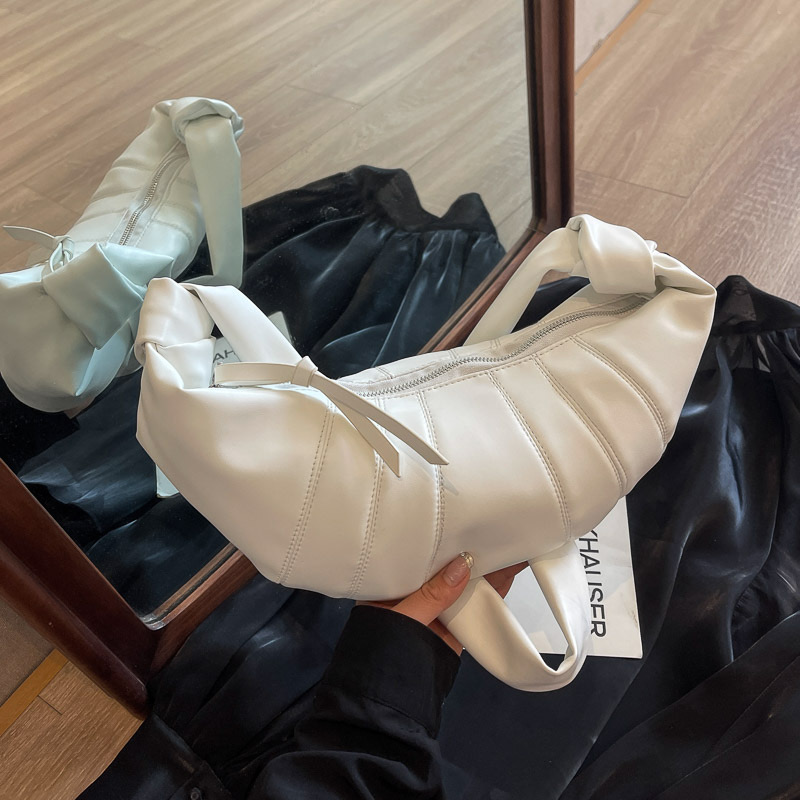 2025 new Crowdsourced Design Women's Single Shoulder Cow Horn New Kesong Crossbody Bag Versatile Instagram