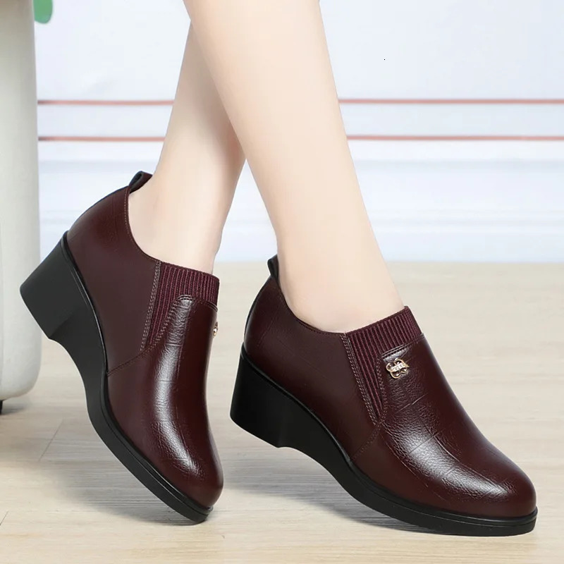 4.5cm Comfortable Deep Throat Soft Leather Shoes with Flexible Soft Cushions for Womens 2024 Spring Platform Wedge Shoes for Office and Mothers Work24