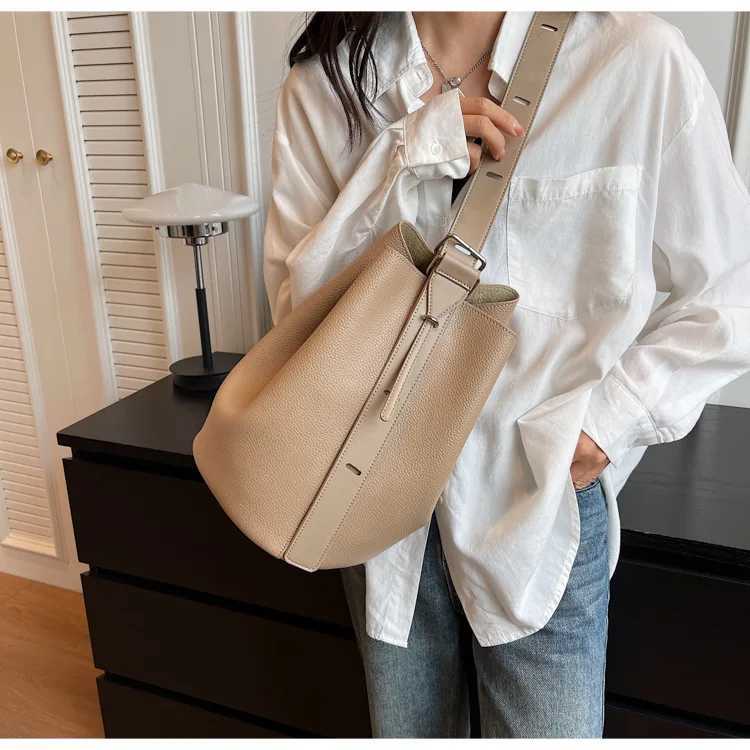 Trendy Designer Solid Bucket Shoulder Cross Body Bag for Womens Handbags and Wallets Newbie Bag Fashion Womens Messenger Bag Z241210