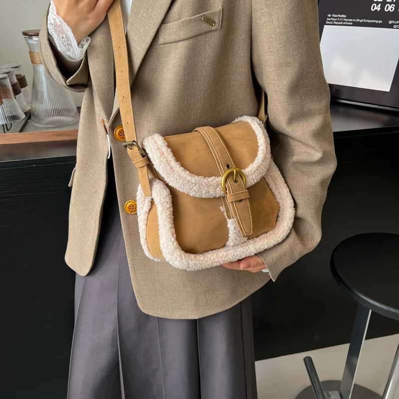 Plush bag for women new fashion niche design matte retro shoulder cross body womens small square bag Z241210