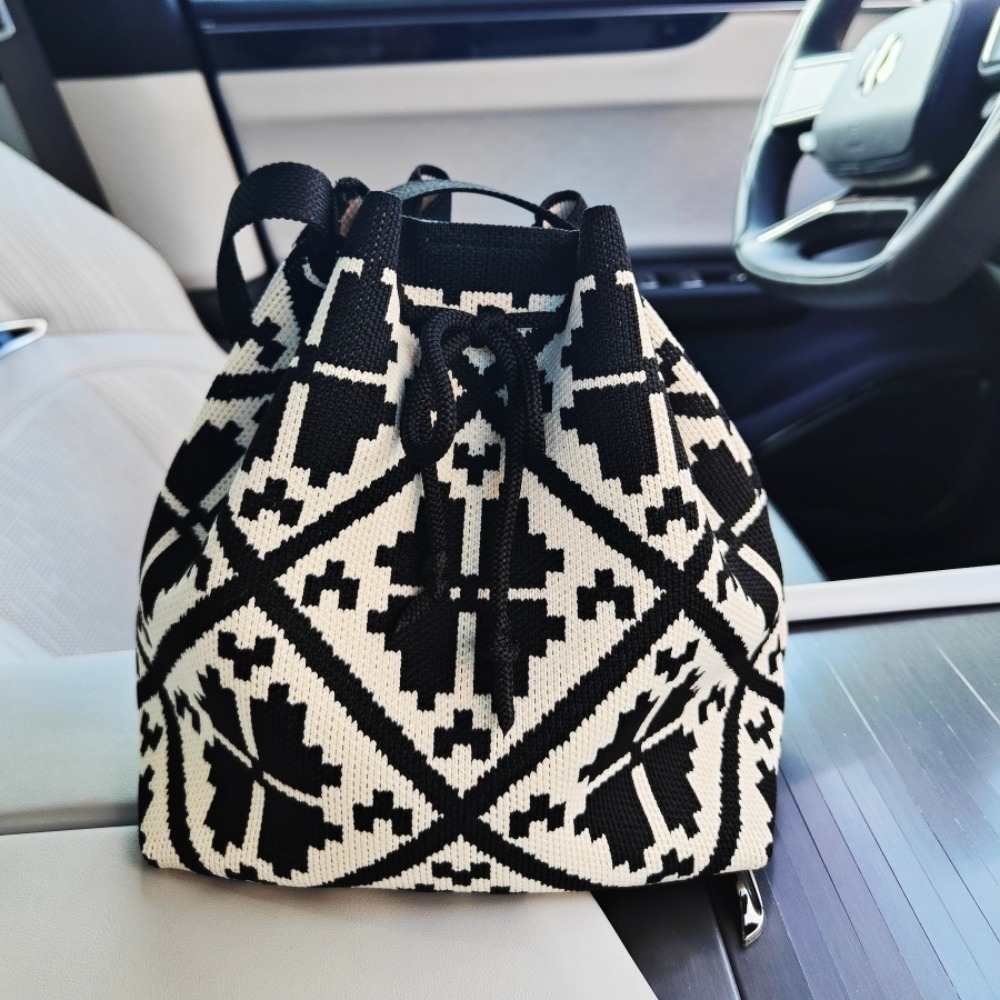 New Knitted Handbag Single Shoulder Large Capacity Drawstring Bucket Handbag Casual Designer Beach Daily Shoulder Bag bag