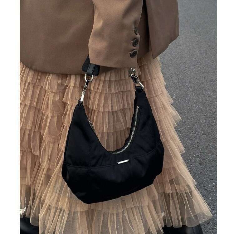 Vintage Oxford Cloth Black Armpit Bag With Niche Design, Sunny Cloud Bag, Casual Fashion, Crescent Shoulder Handbag, Fashionable Quality, Classic