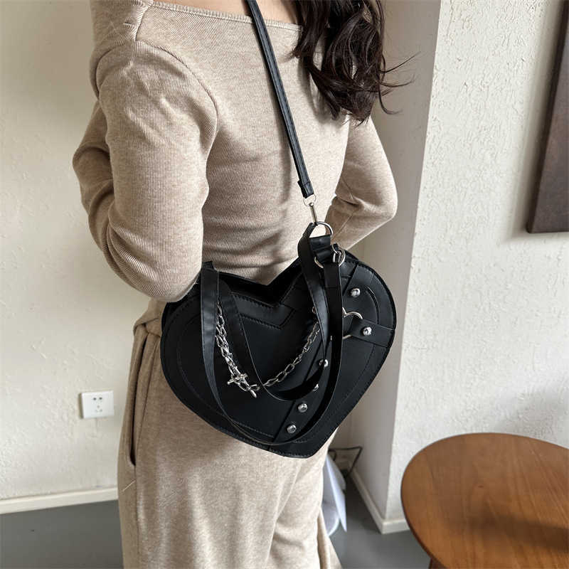 Peach Heart Rivet New Trendy Fashion Personality Spicy Girl Chain Handheld Cross Shoulder Underarm Love Bag for Women