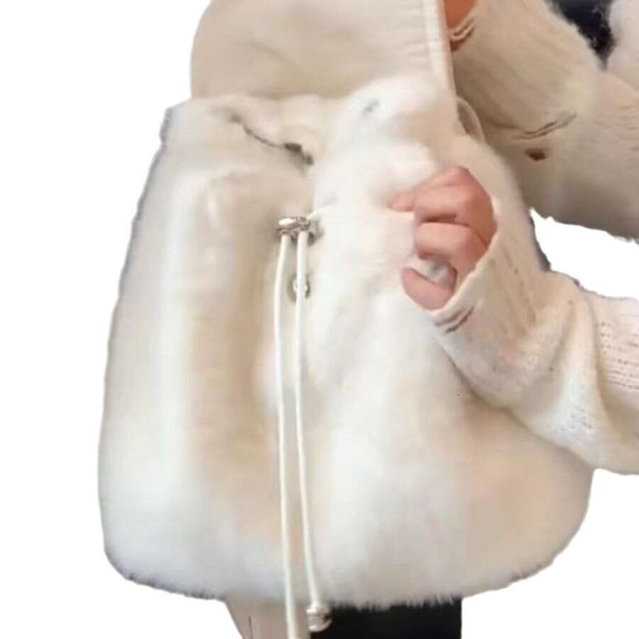 Small niche autumn and winter bag for women 2024 new high-end style spicy girl plush student furry backpack