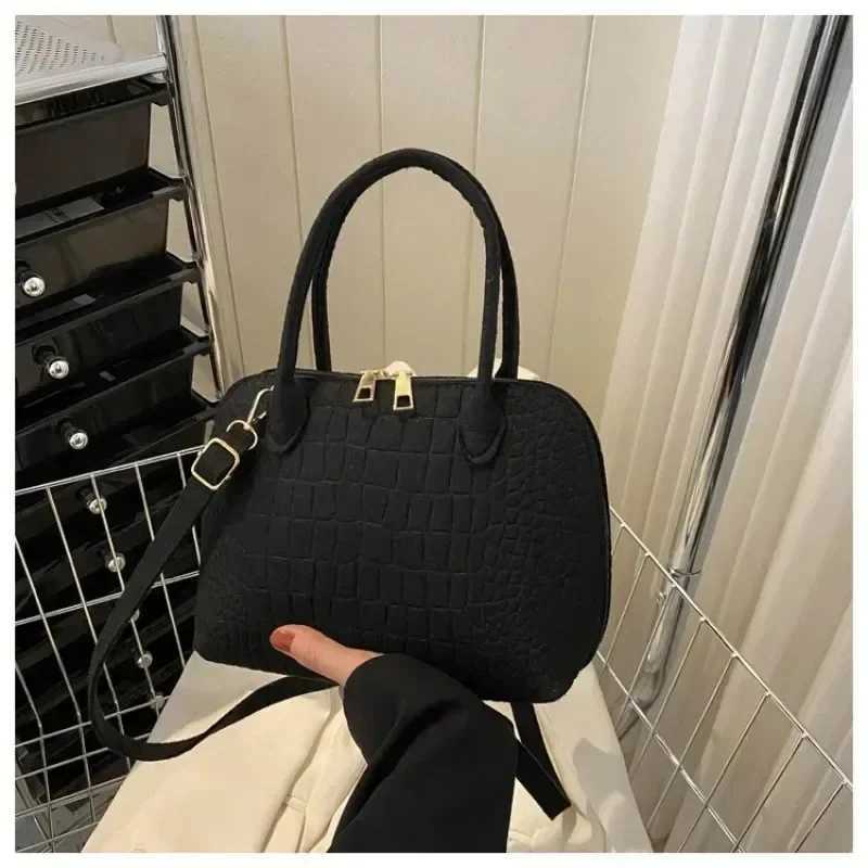 Casual Commuter Cross body Bag Womens Shell Bag Spring New Fashion Simple Handbag Shoulder Bag Womens Wallet Z241210