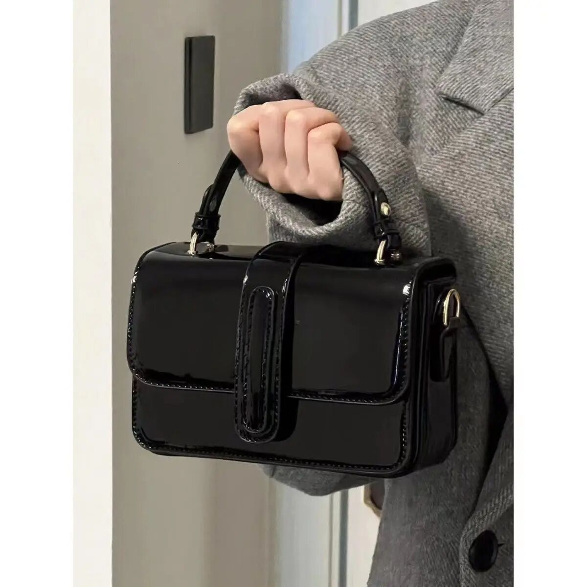New unique glossy small square women s autumn and winter new designer fashionable multifunctional single shoulder commuting trendy crossbody bag bag