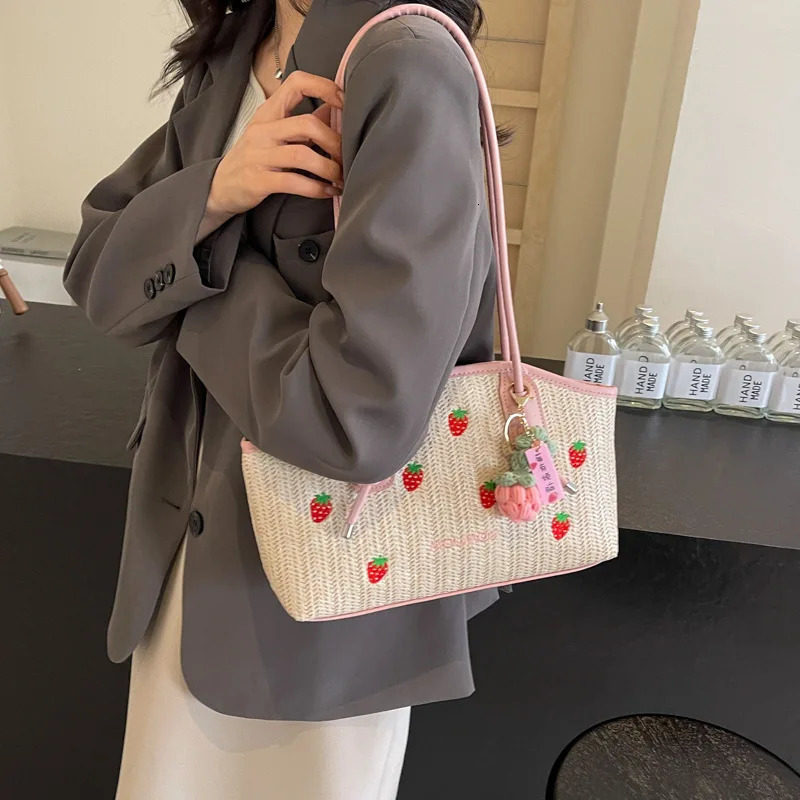 Large capacity womens straw handbag cute strawberry pattern summer beach womens armpit handbag shoulder messenger bag 241205