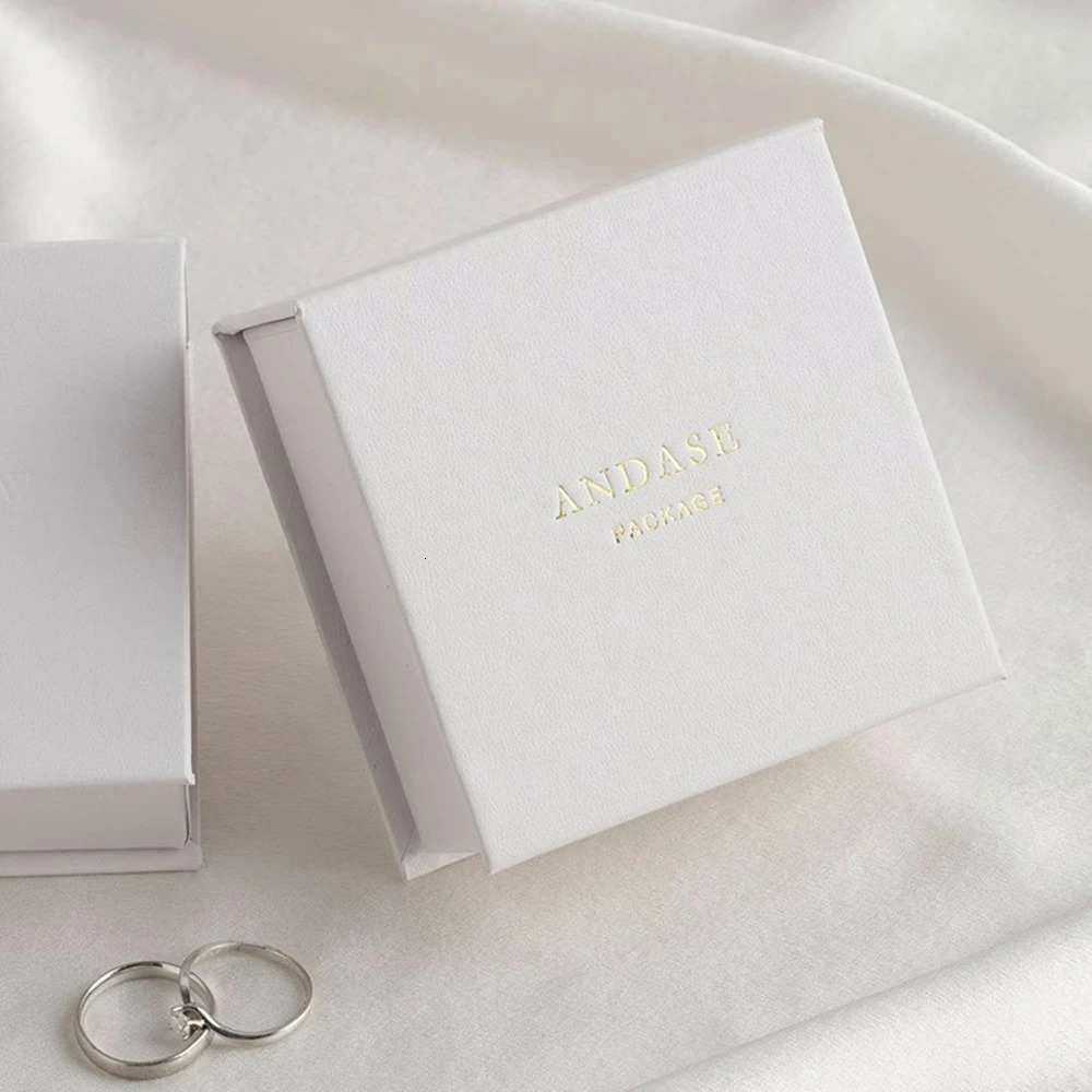 9 * 9 * 3.5cm customized necklace magnetic box with sponge personalized jewelry packaging loose flip cardboard box 241209