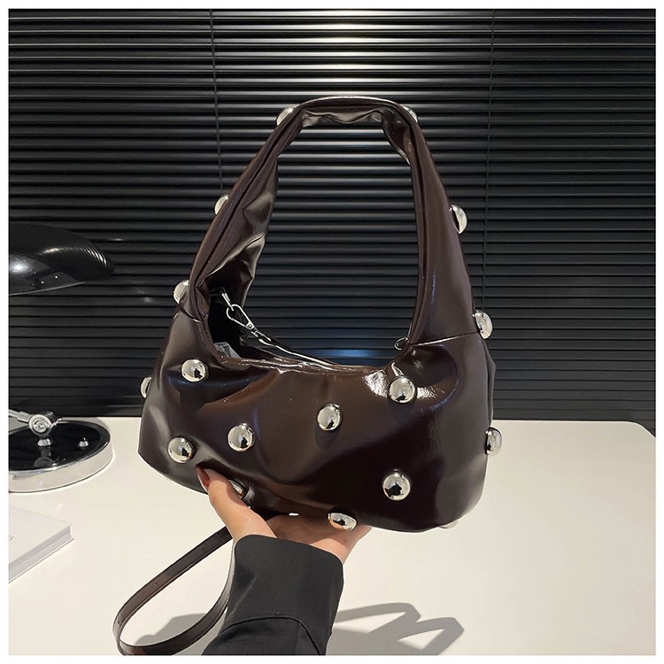 2025 new New Riveted Ball Underarm Trendy Fashion, niche Design, Single Personalized Cross Shoulder Women's Bag