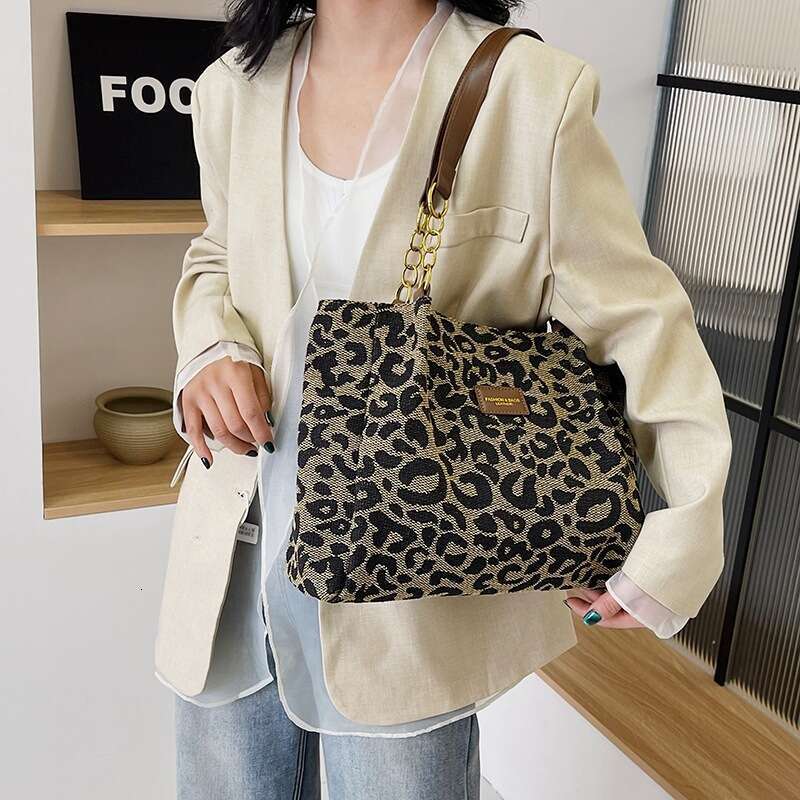 Women's Retro Casual Leopard Print Single Shoulder Armpit Large Capacity Tote Bag European And American Trend Women's Backpack Fashionable Q