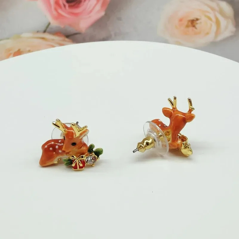 Fashion Light French Christmas Earrings Hand drawn Reindeer Enamel Cute Animal Deer Ears Perforated Jewelry Gift 241209