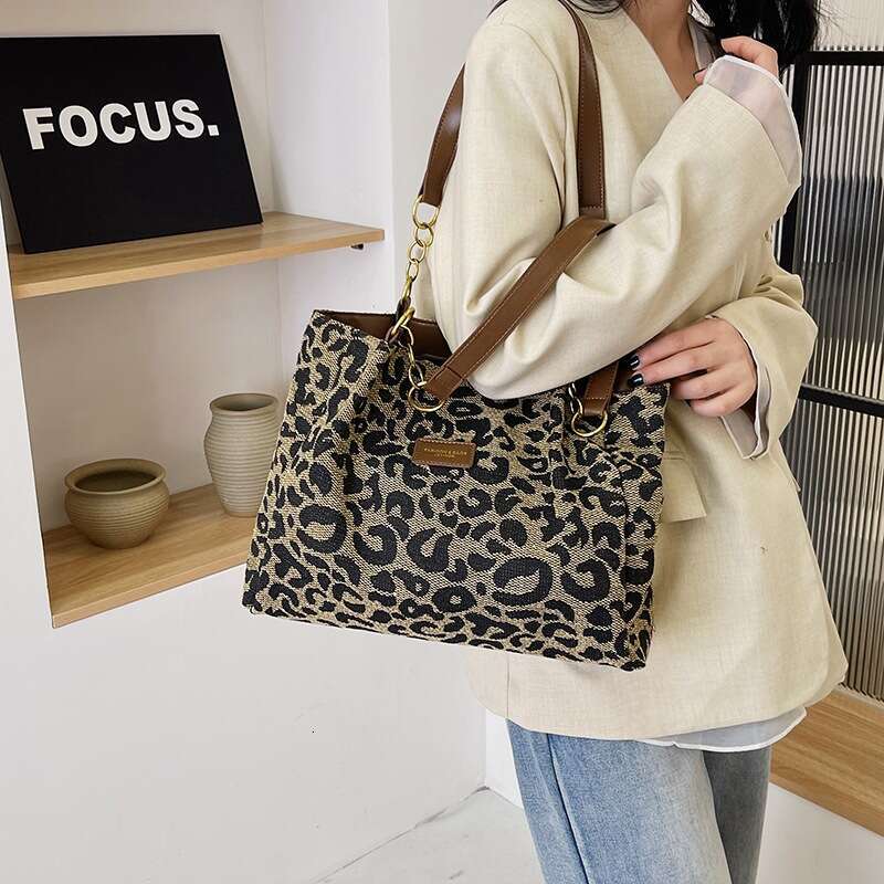 Women's Retro Casual Leopard Print Single Shoulder Armpit Large Capacity Tote Bag European And American Trend Women's Backpack Fashionable Q