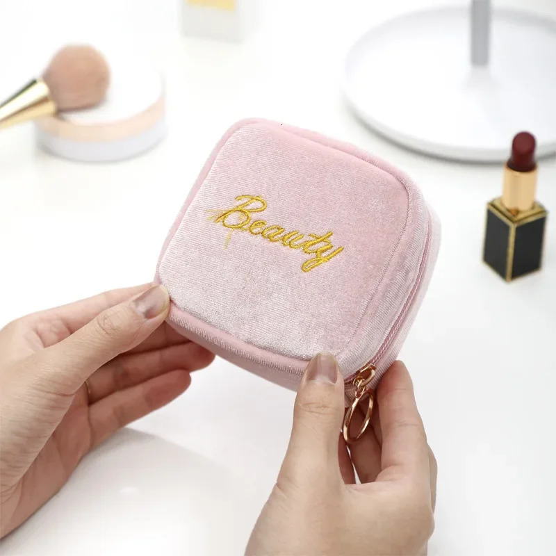 Embroidered Letter Makeup Bag for Womens Small Lipstick Earplugs Sanitary Napkins Storage Bag 241204