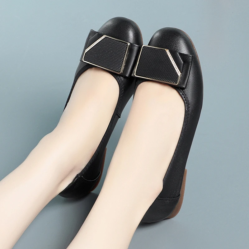 AIYUQI Women Beanie Shoes Fall Genuine Leather Flat Casual Shoes Women Round Toe Large Size Non-slip Mom Shoes