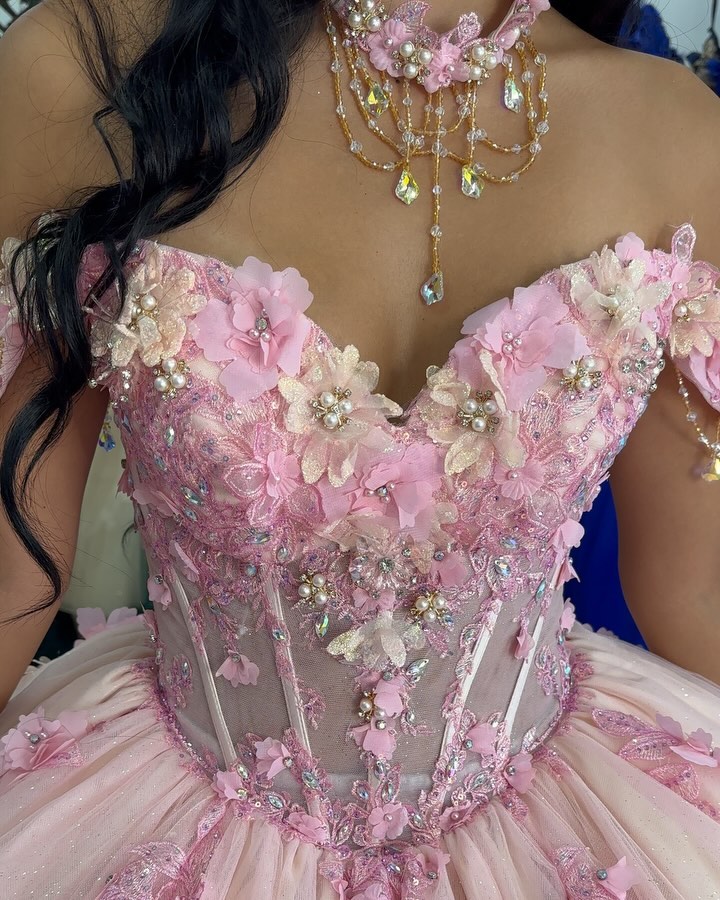 D Pink Appliqued Ball Gown Quinceanera Dresses Beaded Prom Gowns Off The Shoulder Necke Crystals Sixteen Sweet Tulle Masquerade Dress