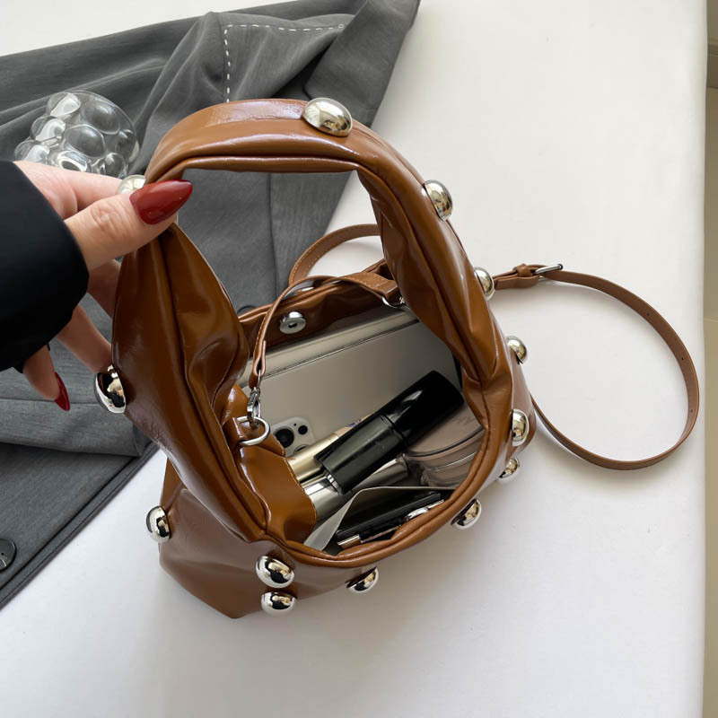 2025 new Fashionable and versatile rivet handbag for women new simple underarm bag, popular single shoulder commuting bag