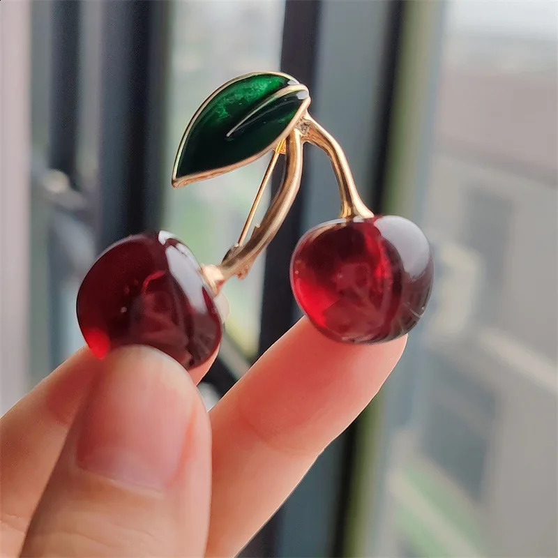 Fashion Crystal Red Cherry Brooches For Women Clothing Cute Alloy Crystal Fruit Enamel Pins Party Jewelry Gifts 241211