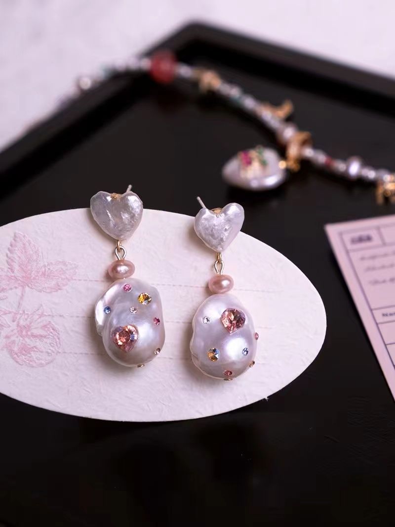 Elegant Gold Pearl & Heart Crystal Earrings - Unique Temperamental Design for Women