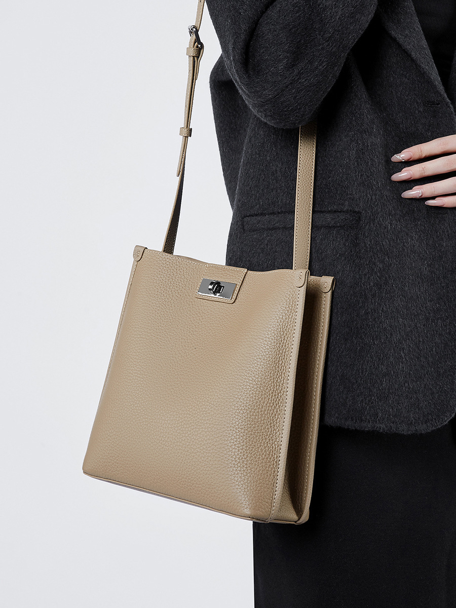 Free Shippingcowhide Leather Handbag Designer Retro Women's Crossbody High-quality Shoulder Bag