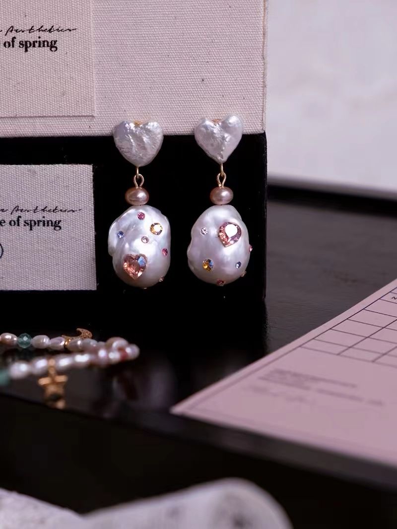 Elegant Gold Pearl & Heart Crystal Earrings - Unique Temperamental Design for Women