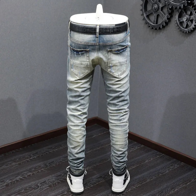 Street fashion mens jeans retro washed blue stretch slim fit open top jeans mens pink leather patch hip-hop pants 241205