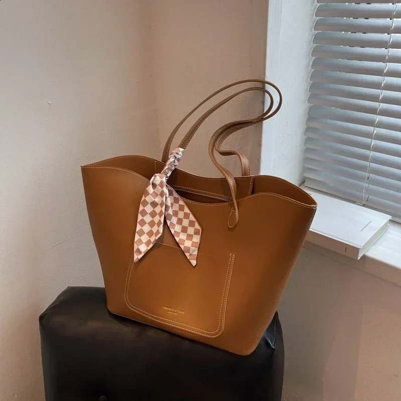 Large Capacity Tote Bag for Women Style This Year Azy and Relaxed Feeling Shoulder Bag for Women Commuting Bag 241210