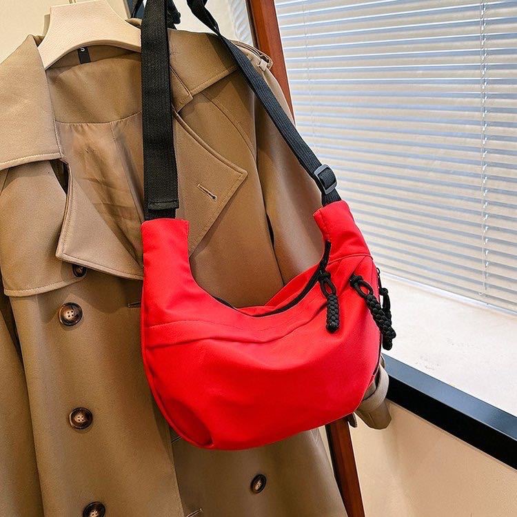Literary nylon dumpg with large capacity, new fashionable commuting crossbody bag, trendy solid New color shoulder bag