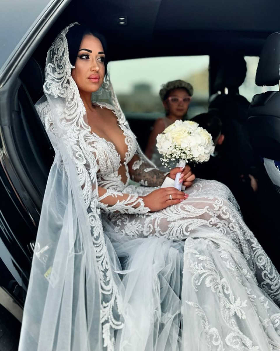 Fashion Mermaid Wedding Dresses For Women V Neck Long Sleeves Gown Sequins Appliques Backless Sweep Train Customized Dress Party Vestido De Novia