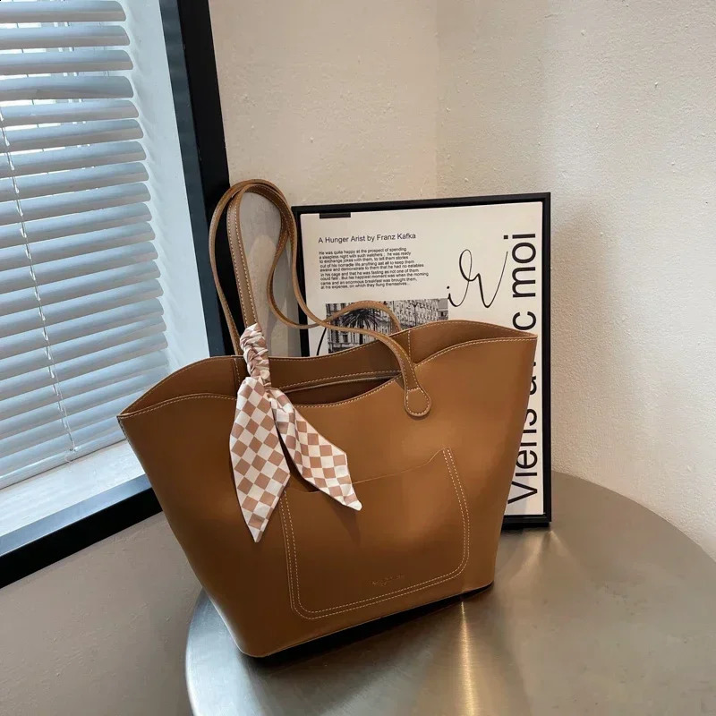 Large Capacity Tote Bag for Women Style This Year Azy and Relaxed Feeling Shoulder Bag for Women Commuting Bag 241210