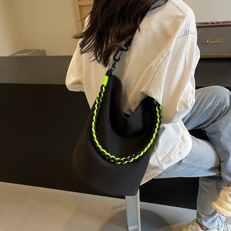 Solid Large Capacity Bags Casual Interior Compartment High Quality Bags for Women Zipper Nylon Womens Handbags 241210