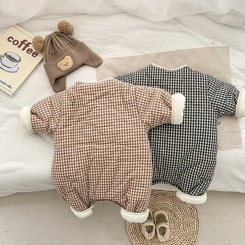 Winter baby girl boy jumpsuit baby thick cotton jumpsuit Korean checkered long sleeved tight fitting clothing newborn baby clothing M241211