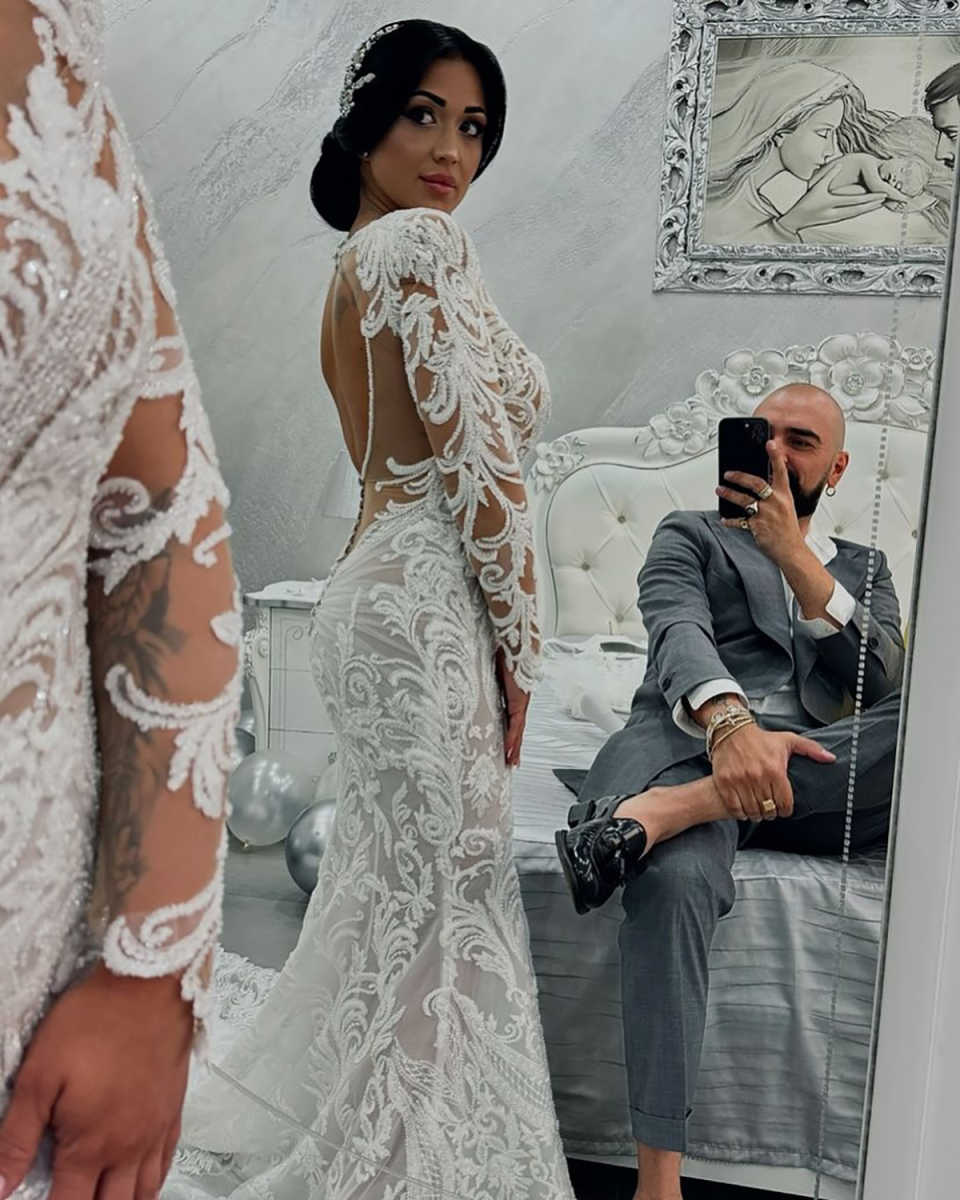 Fashion Mermaid Wedding Dresses For Women V Neck Long Sleeves Gown Sequins Appliques Backless Sweep Train Customized Dress Party Vestido De Novia