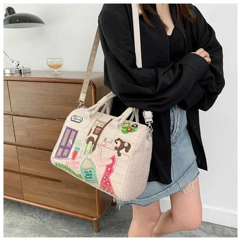 European and American Embroidered 3D Womens Bag New Large Capacity Shoulder Boston Bag Fashion Cross Body Bag Z241210