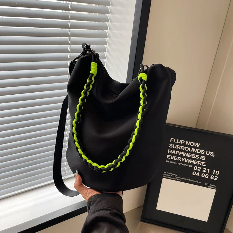 Solid Large Capacity Bags Casual Interior Compartment High Quality Bags for Women Zipper Nylon Womens Handbags 241210