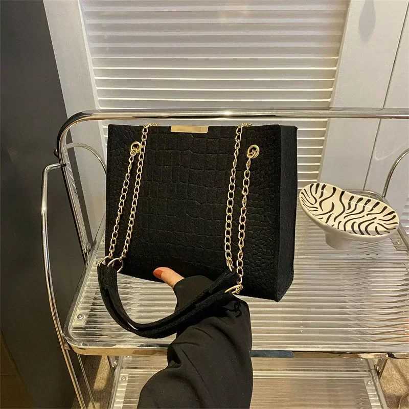 New Arrival New solid color womens trendy cross shaped large capacity crocodile printed shoulder bag for girls casual womens bag T250318