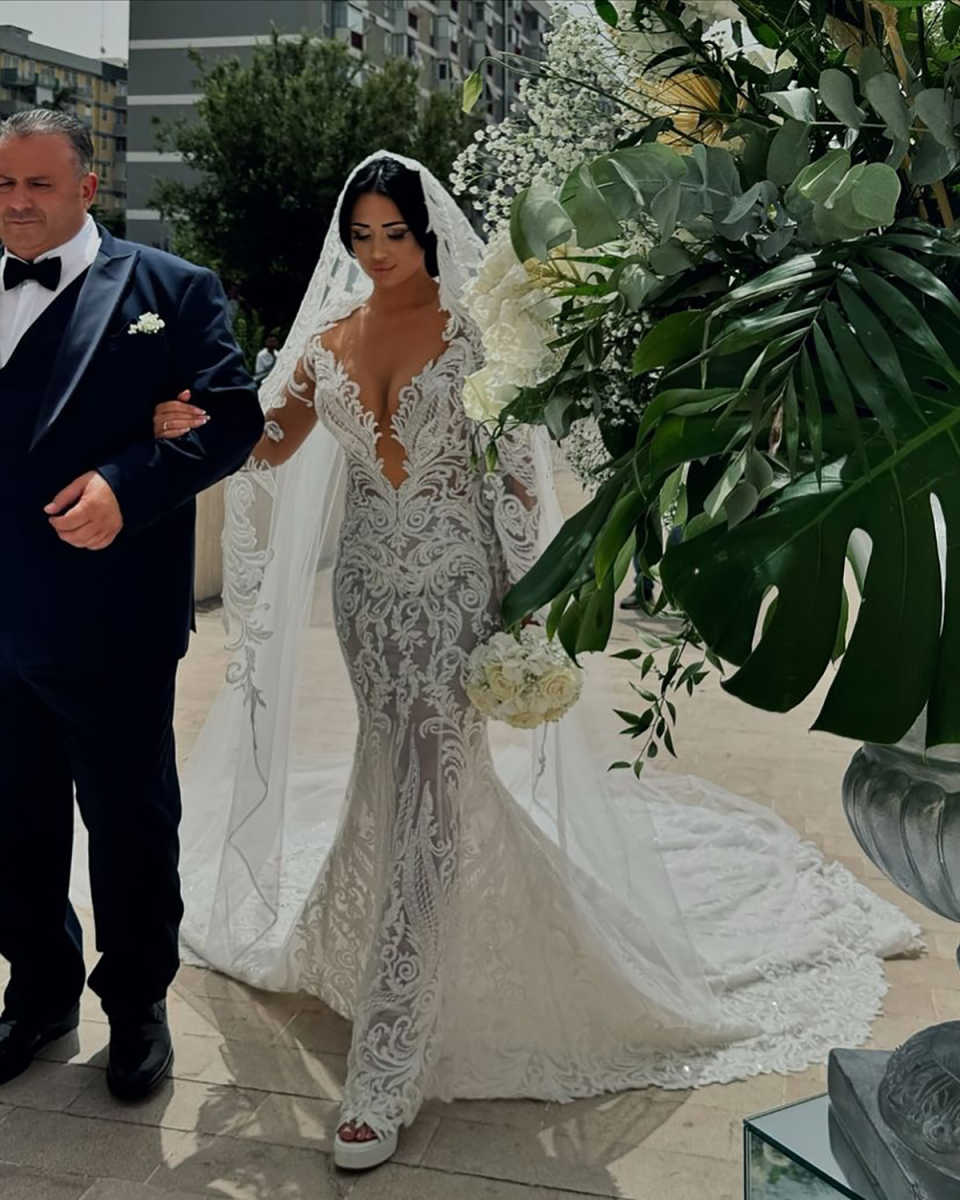 Fashion Mermaid Wedding Dresses For Women V Neck Long Sleeves Gown Sequins Appliques Backless Sweep Train Customized Dress Party Vestido De Novia