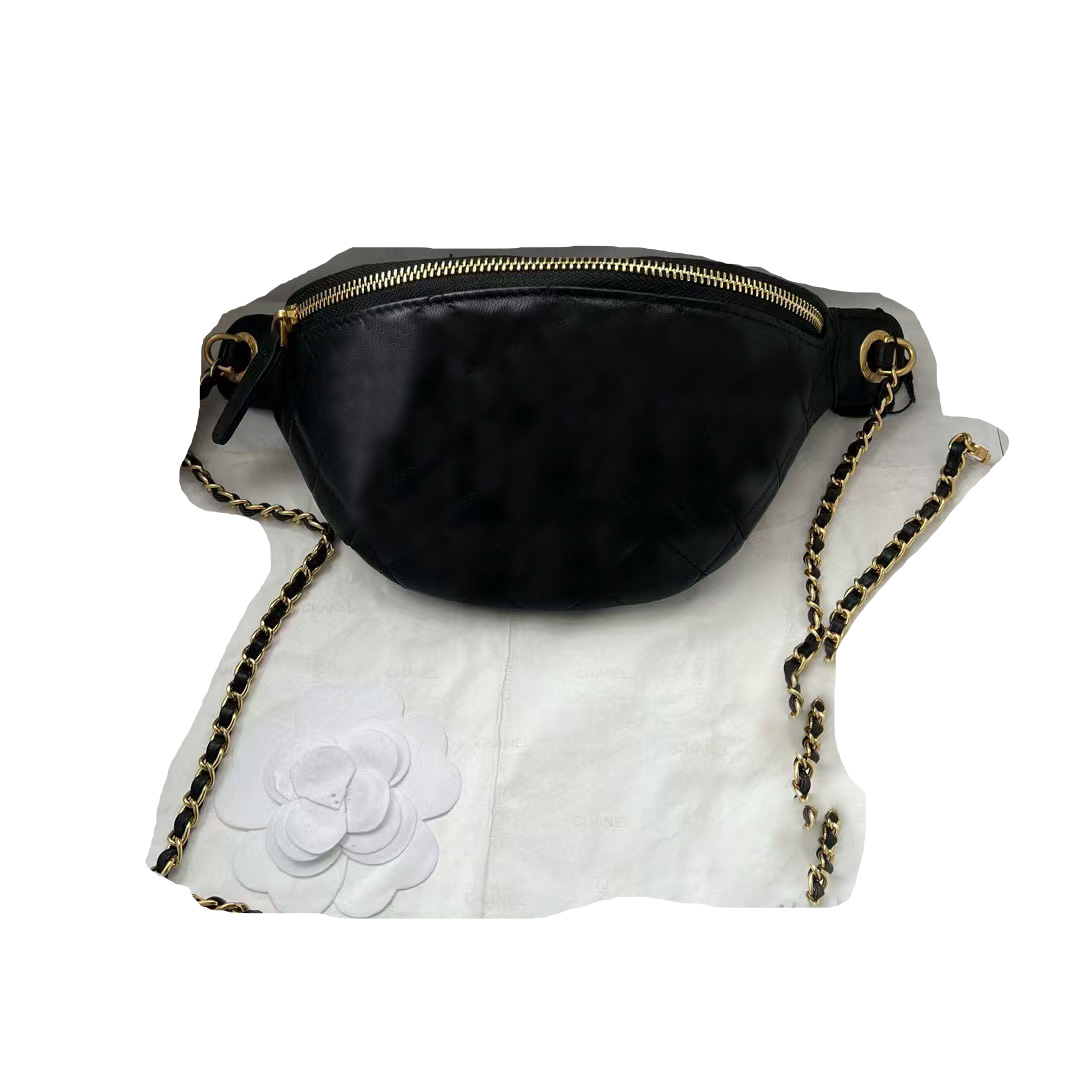 The retro classic shoulder bag can be used in a variety of ways with one shoulder and crossbody 1209