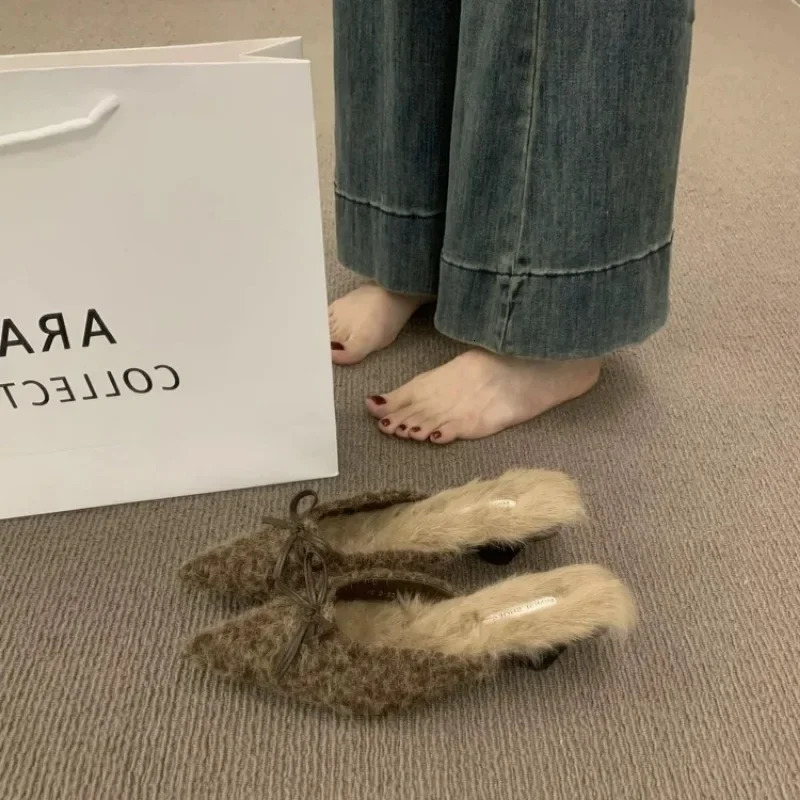 Womens Pointed Toe Cotton Slippers Fashionable Autumn Style Plus Velvet Warm Comfortable and Elegant Ladies Trendy Slippers 241220