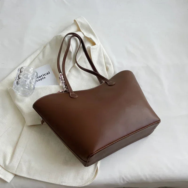 Large Capacity Tote Bag for Women Style This Year Azy and Relaxed Feeling Shoulder Bag for Women Commuting Bag 241210