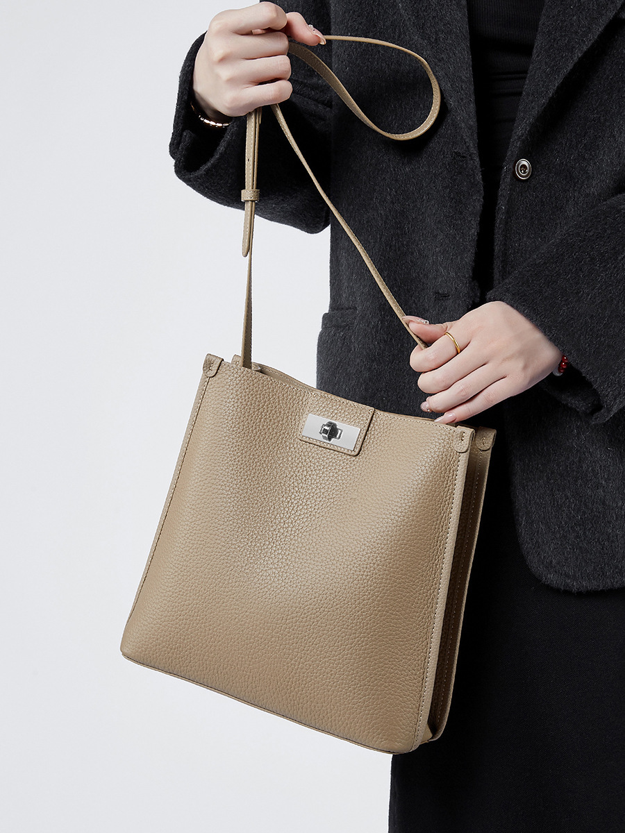 Free Shippingcowhide Leather Handbag Designer Retro Women's Crossbody High-quality Shoulder Bag