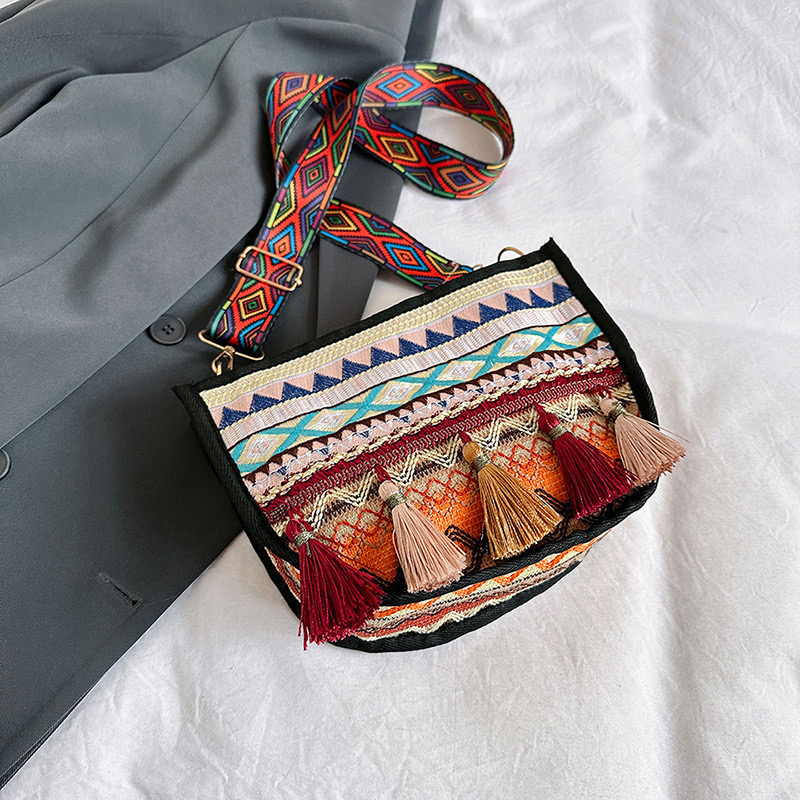 2025 new Printed canvas tassel personalized western crossbody bag Bohemian TK zhanyishengli