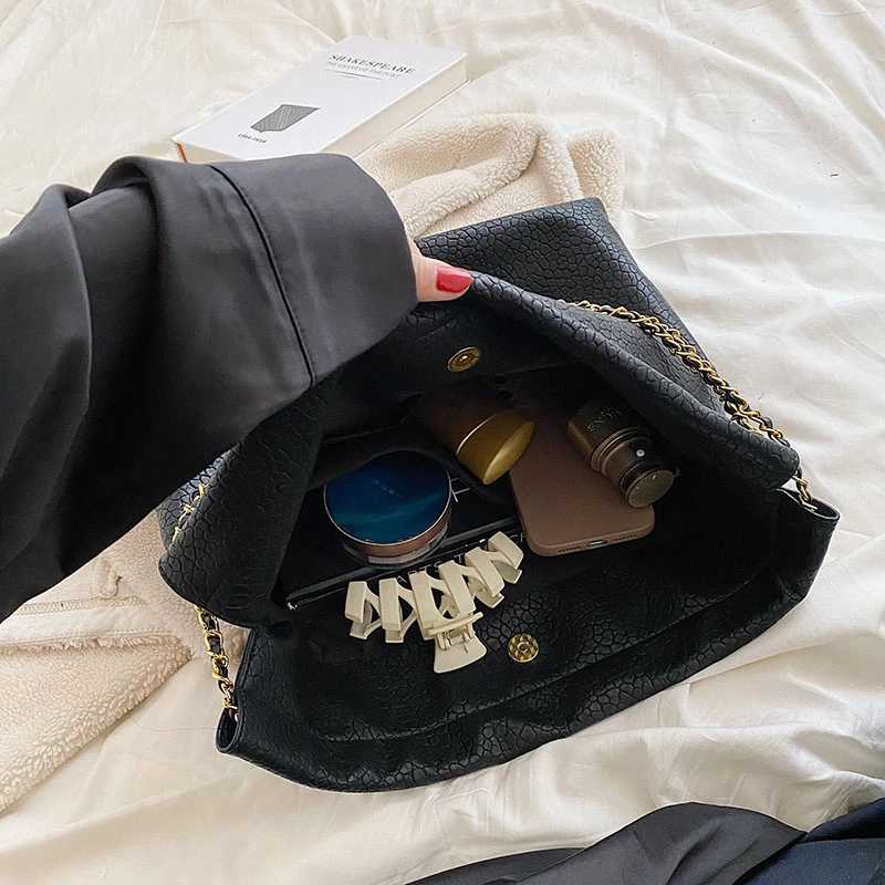 Shoulder Bag hot Women - Gold Chain Crossbody Purse, Large Capacity Tote with Pocket, Perfect for Office and Everyday Use