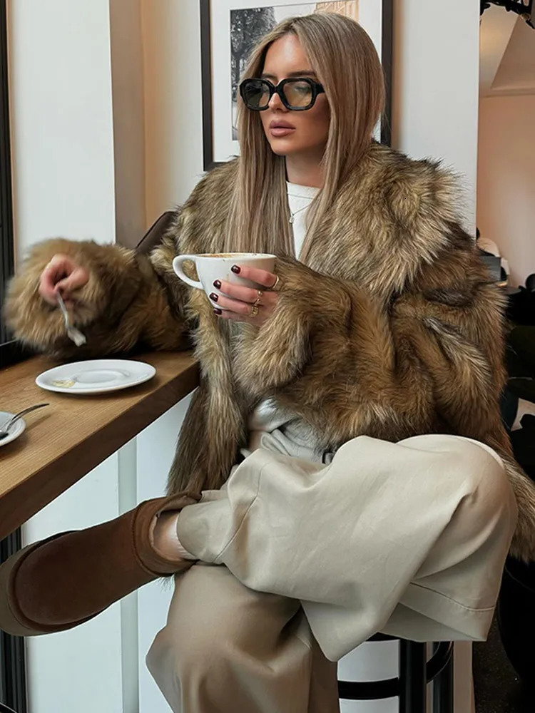 2025 Women Chic Brown Oversized Full Sleeve Plush Furry Jacket Winter y Lapel Thicken Fluffy Fur Coat Lady High Streetwear 241211