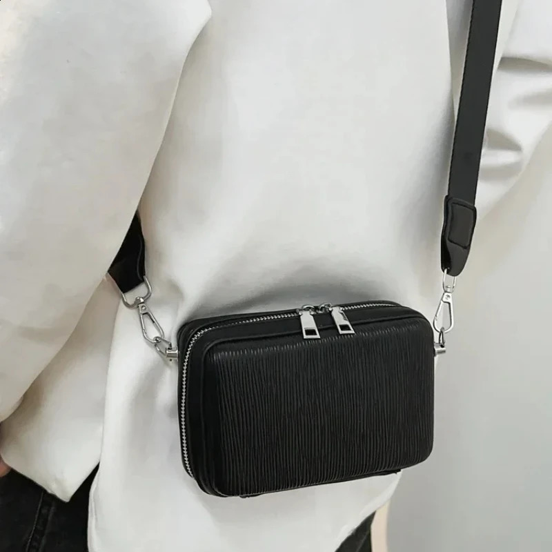 Spring Mens Bag Fashionable and Simple Crossbody Bag Trendy and Personalized Shoulder Bag Couple Style Unisex 241210