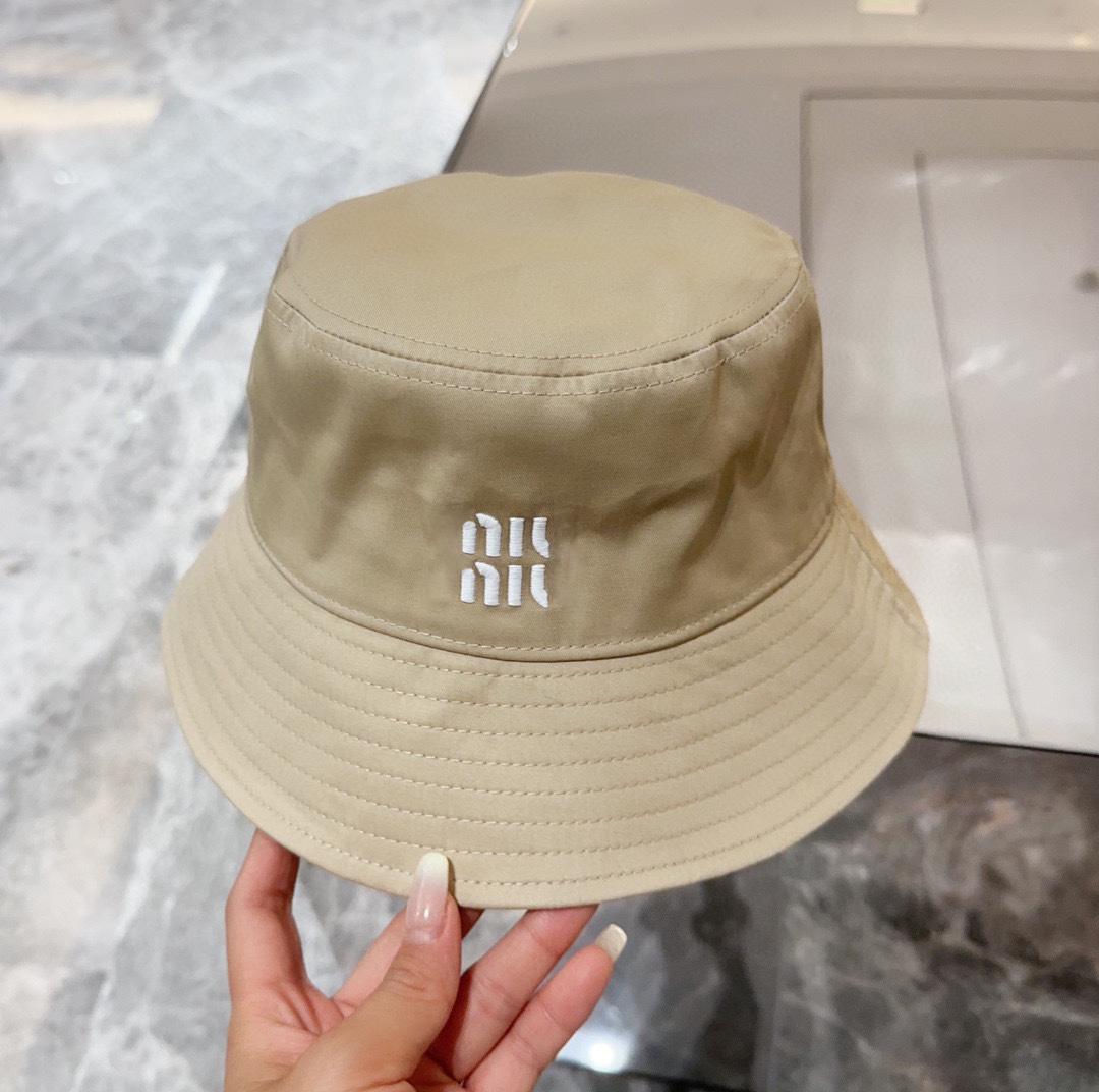 Designer Bucket Hat Men's and Women's Solid Color Four Seasons Embroidered Fisherman's Hat European and American Fashion Item